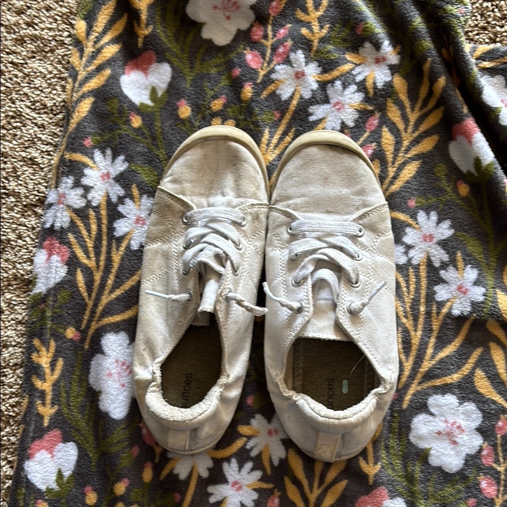 Kids White Canvas Shoes